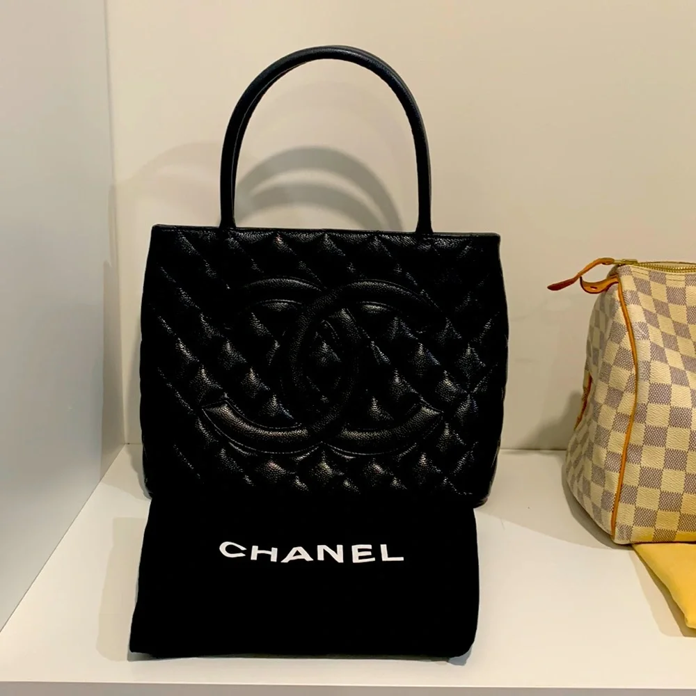 CHANEL Caviar Leather Black Quilted Silver Medallion Tote Bag Classic Luxury Y2K